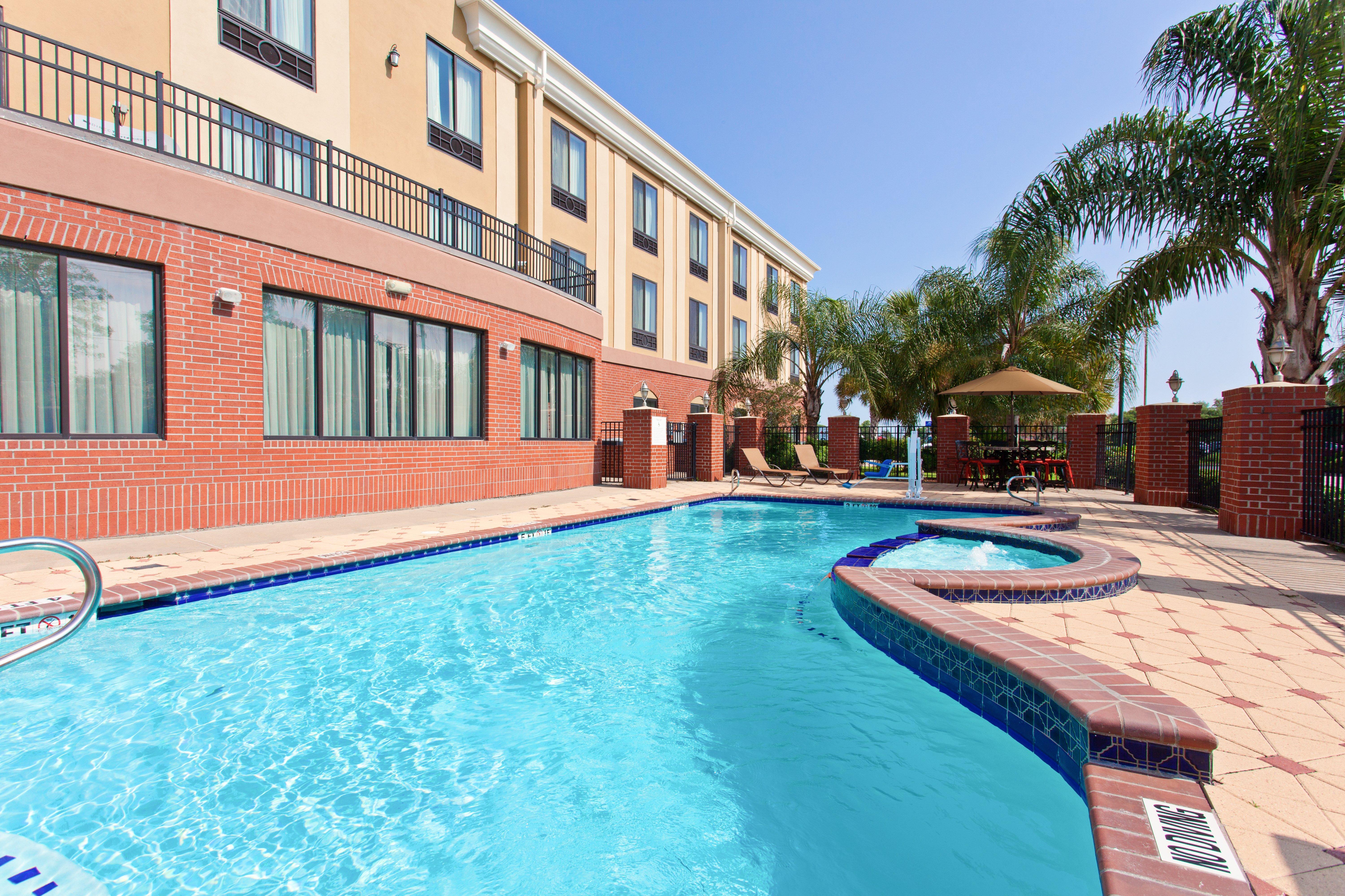 Holiday Inn Express & Suites Wharton By Ihg Exterior foto